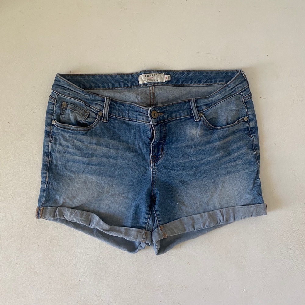 Torrid denim shorts size 16